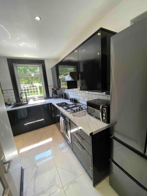 Lovely 2 Bedroom With Private Garden EDI Eksteriør billede