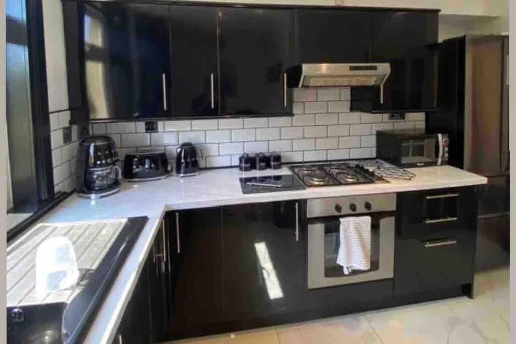 Lovely 2 Bedroom With Private Garden EDI Eksteriør billede